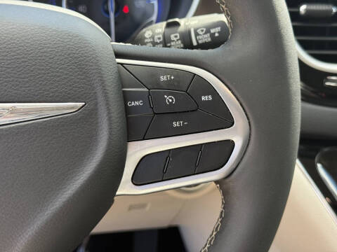 2023 Chrysler Voyager LX