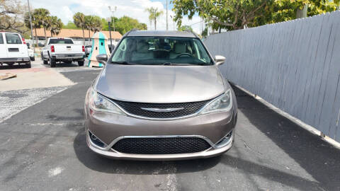 2017 Chrysler Pacifica Touring-L