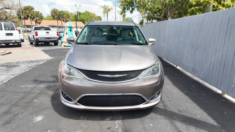 2017 Chrysler Pacifica Touring-L