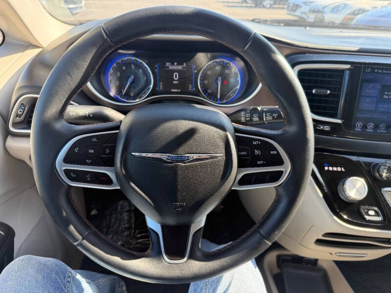 2017 Chrysler Pacifica Touring-L