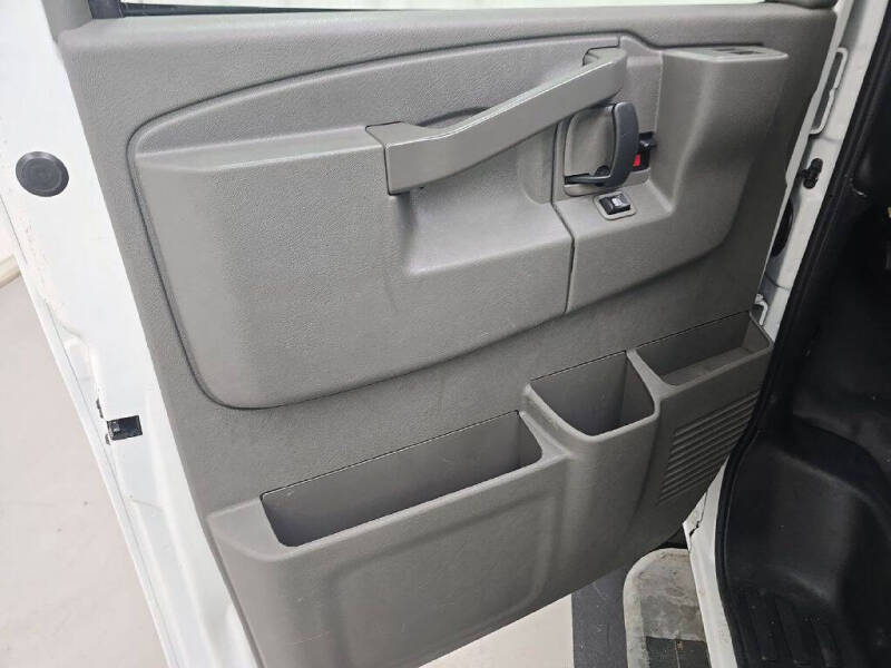 2020 GMC Savana Cargo Work Van - Photo 9