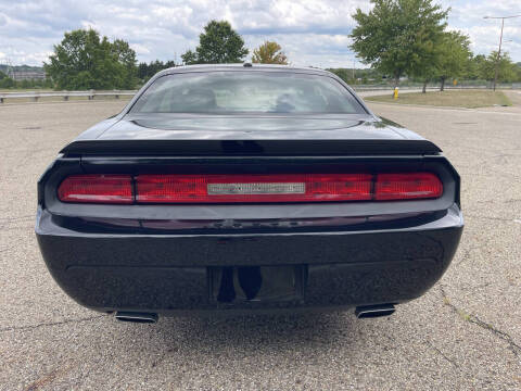 2014 Dodge Challenger R/T Plus