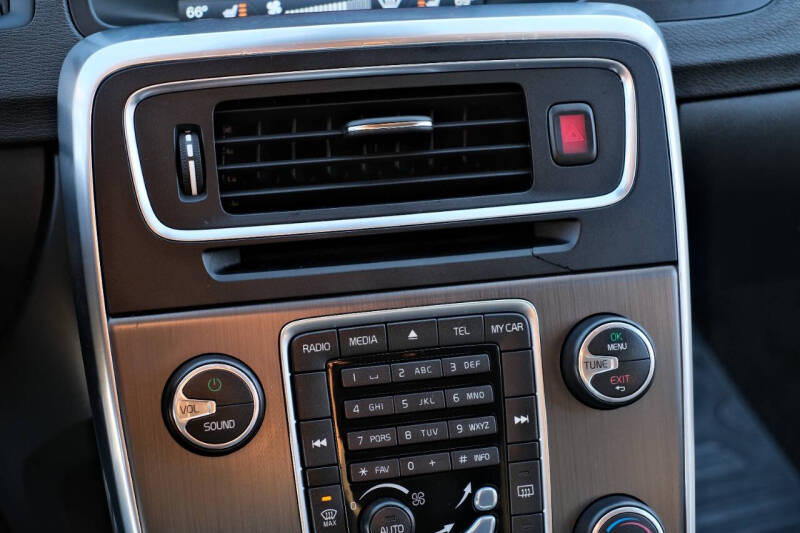 2015 Volvo V60 T5 Drive-E Premier Plus