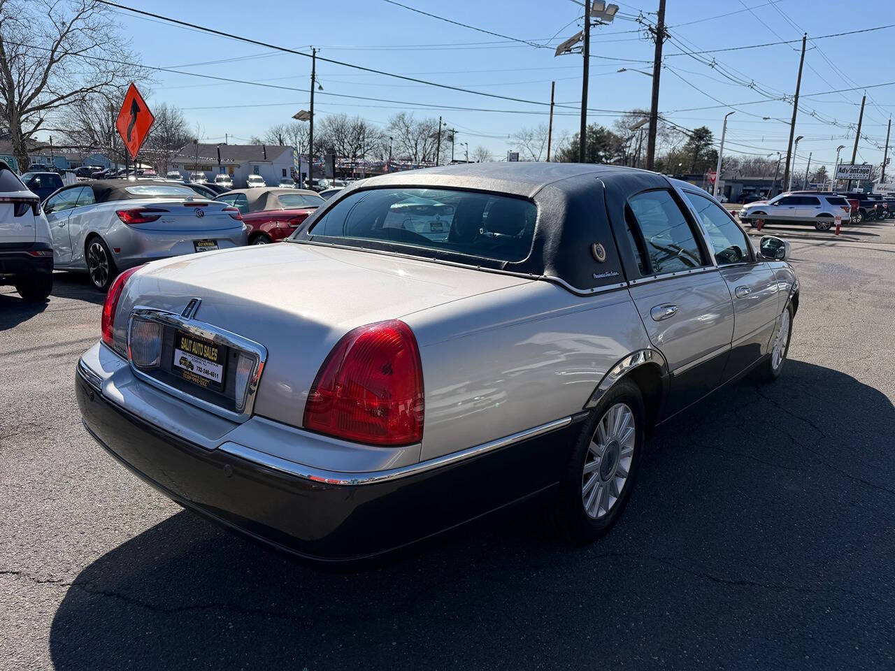 2005 Lincoln Town Car 25