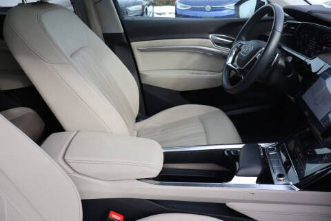 2022 Audi e-tron quattro Premium Plus