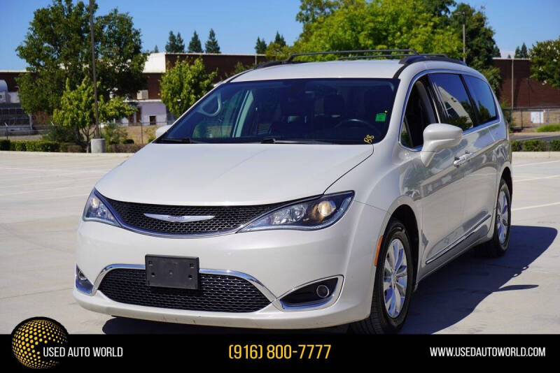 2017 Chrysler Pacifica Touring-L