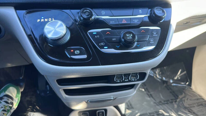 2021 Chrysler Voyager LXi