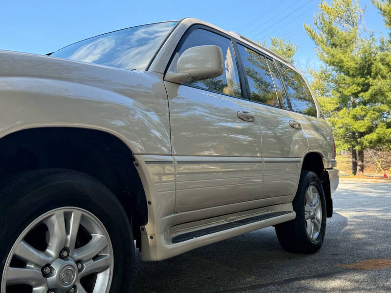 2003 Lexus LX 470 photo 17