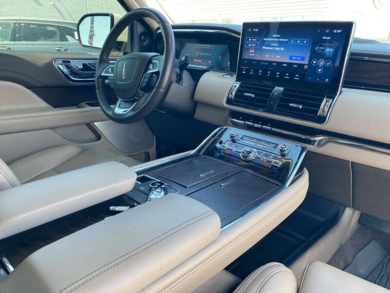 2023 Lincoln Navigator L Reserve