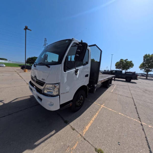 2017 Hino 195