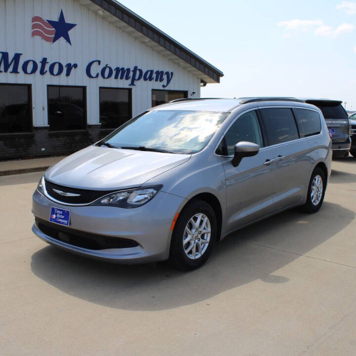 2021 Chrysler Voyager's photo