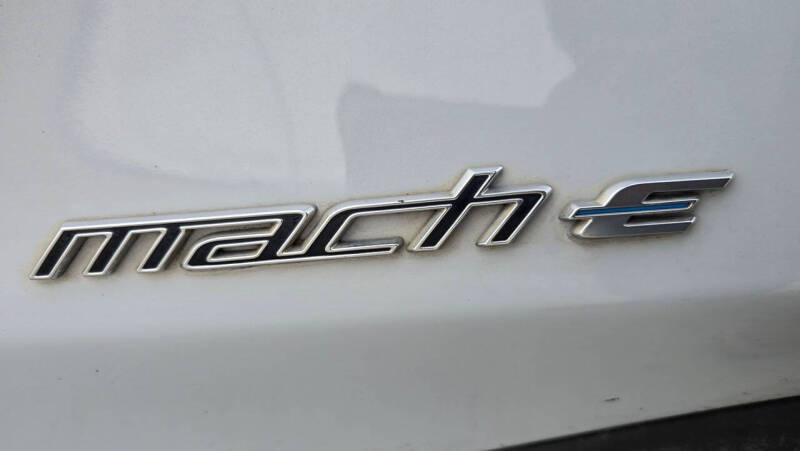 2022 Ford Mustang Mach-E Select