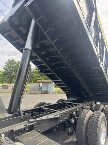 2005 Freightliner M2 112