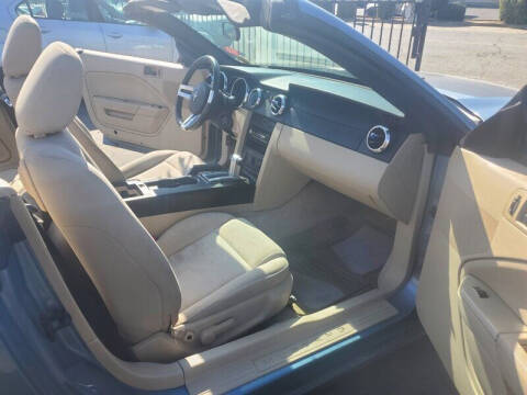 2006 Ford Mustang V6 Deluxe