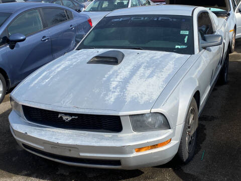 2005 Ford Mustang for sale at 4th Street Auto in Louisville KY
