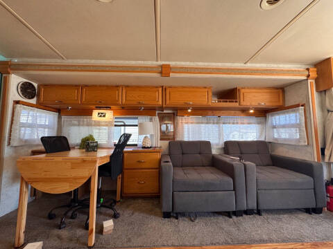 2005 Winnebago Journey