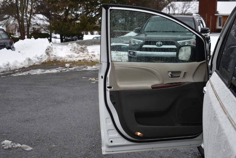 2013 Toyota Sienna Limited 7-Passenger
