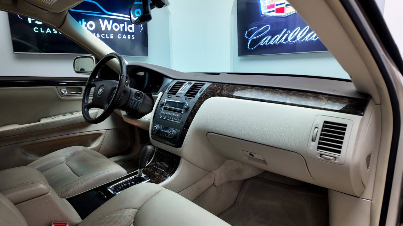 2009 Cadillac DTS 36