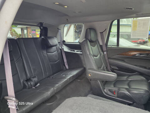 2017 Cadillac Escalade Luxury