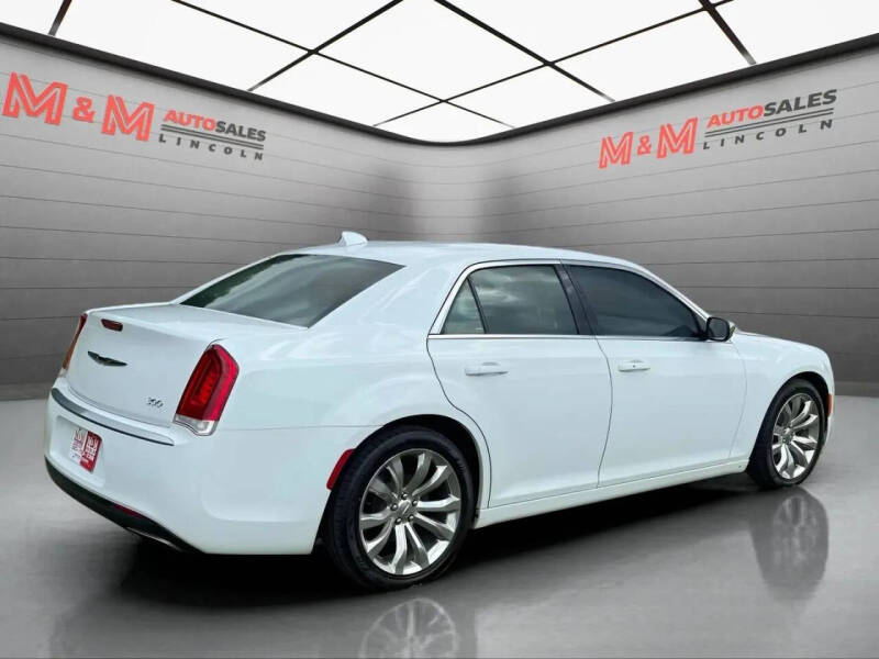 2019 Chrysler 300