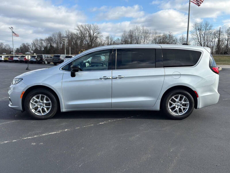 2024 Chrysler Pacifica Touring L
