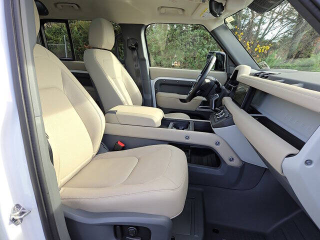 2024 Land Rover Defender 110 P300 S