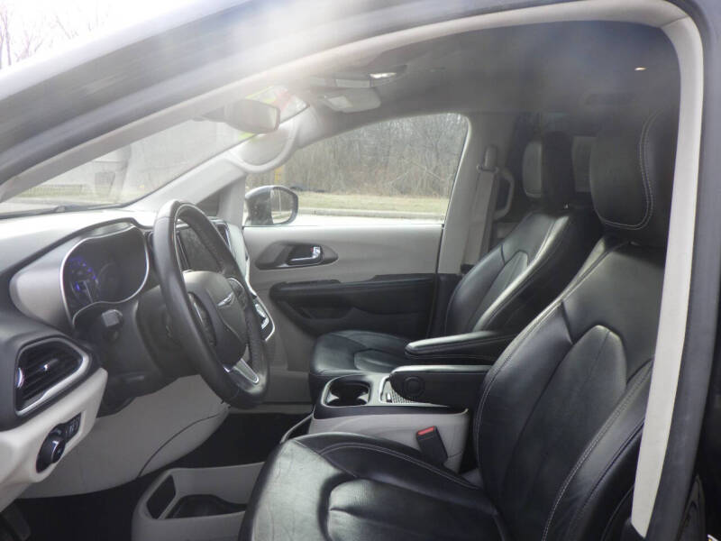 2022 Chrysler Pacifica Touring L