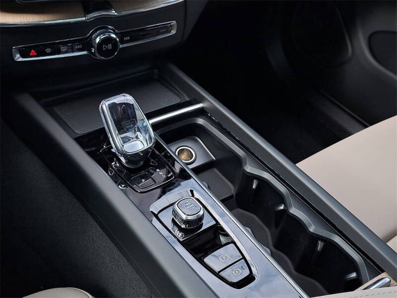 2026 Volvo XC60 B5 Core