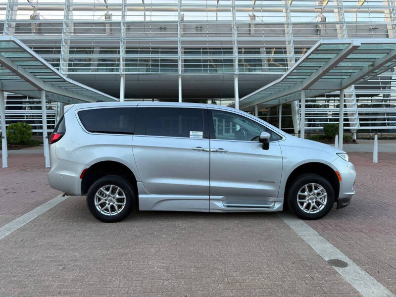 2023 Chrysler Pacifica Touring L