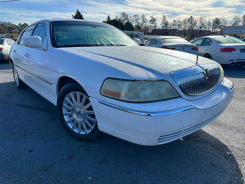 2004 Lincoln Town Car for sale at North Georgia Auto Brokers in Snellville GA