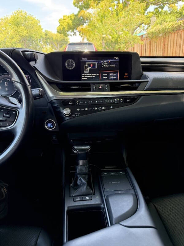 2021 Lexus ES 300h