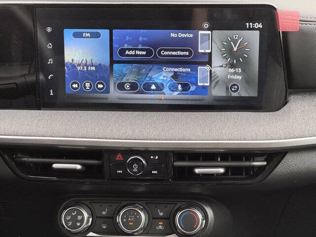 2025 Nissan Kicks SV