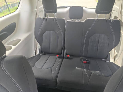 2024 Chrysler Voyager LX