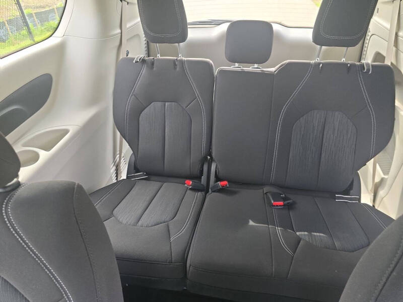 2024 Chrysler Voyager LX