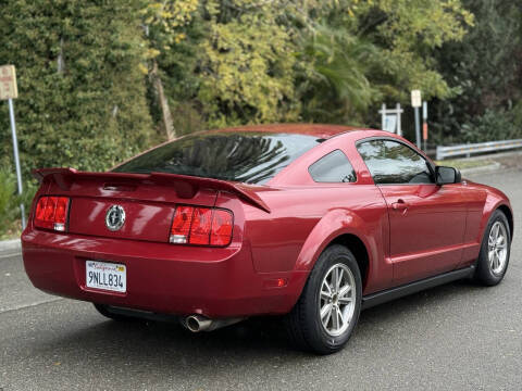 2005 Ford Mustang V6 Deluxe
