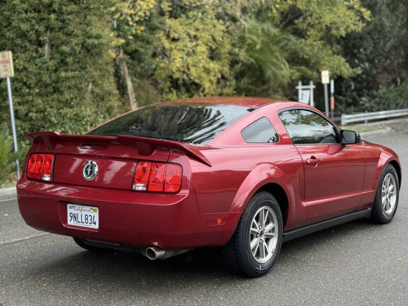 2005 Ford Mustang V6 Deluxe