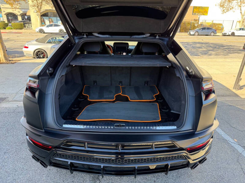 2023 Lamborghini Urus S