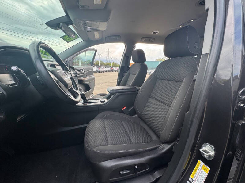 2017 GMC Acadia SLE-2