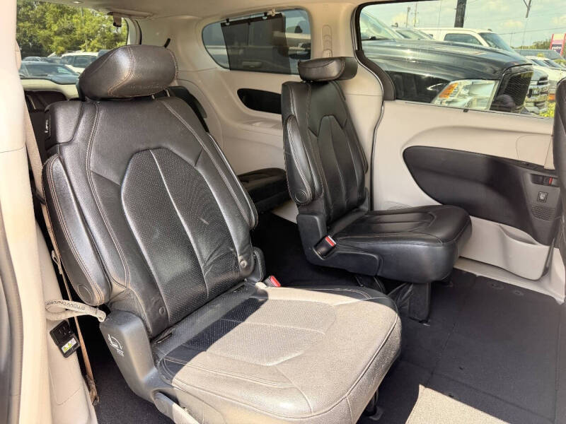 2017 Chrysler Pacifica Touring-L Plus