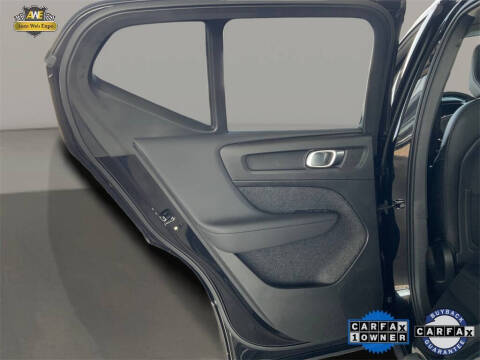 2025 Volvo XC40 B5 Plus Bright Theme