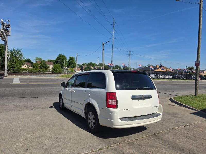 2009 Chrysler Town and Country Touring