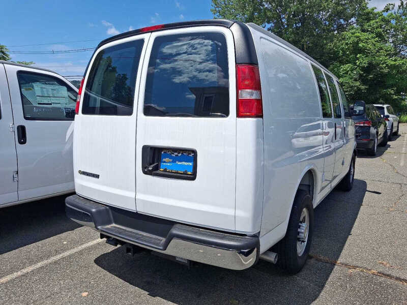 2025 Chevrolet Express 2500