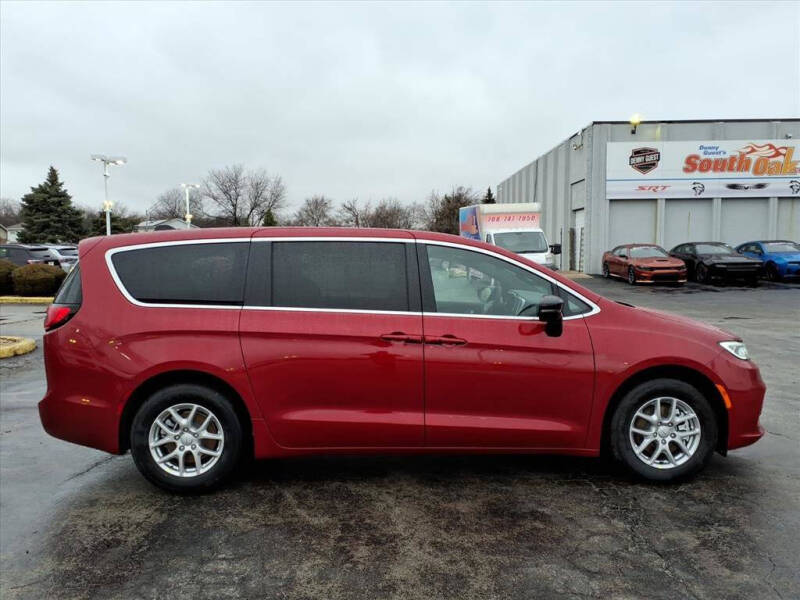 2026 Chrysler Pacifica Select