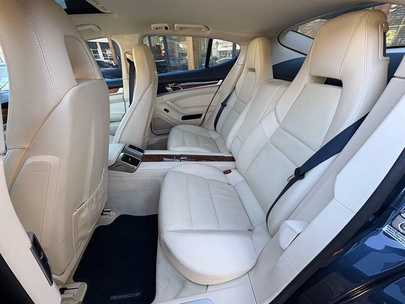 2011 Porsche Panamera 4