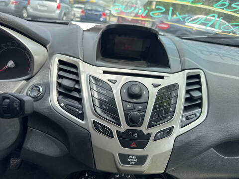 2011 Ford Fiesta SES