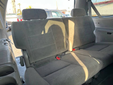 2005 Toyota Sequoia SR5