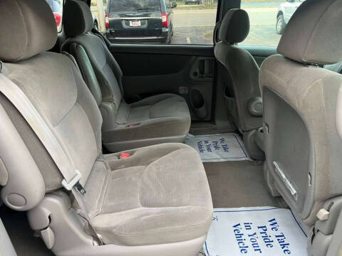 2004 Toyota Sienna LE 7 Passenger