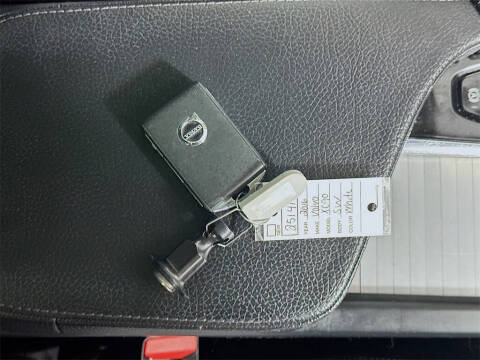 2016 Volvo XC90 T5 Momentum