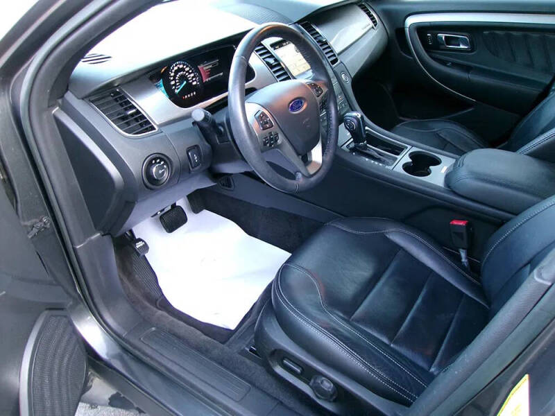 2018 Ford Taurus SEL