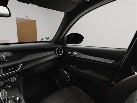 2025 Alfa Romeo Stelvio Intensa